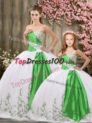 Elegant Organza Sweetheart Sleeveless Lace Up Embroidery and Belt Sweet 16 Quinceanera Dress in White