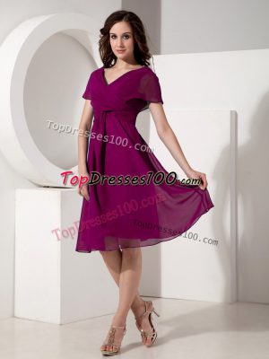 Elegant Purple Chiffon Zipper V-neck Short Sleeves Knee Length Mother of the Bride Dress Ruching