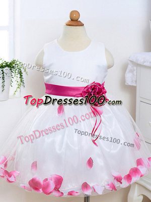 Sleeveless Tulle Knee Length Zipper Flower Girl Dresses in White with Appliques and Hand Made Flower