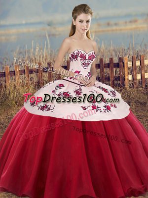 White And Red Sweetheart Lace Up Embroidery and Bowknot Sweet 16 Dress Sleeveless