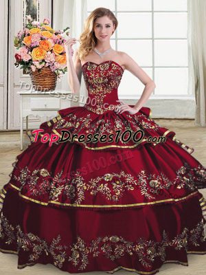 Embroidery and Ruffled Layers Vestidos de Quinceanera Wine Red Lace Up Sleeveless Floor Length