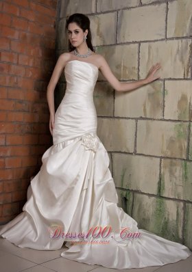 Fashionbale Mermaid Strapless Wedding Dress Chapel Train Taffeta Hand Made Flower