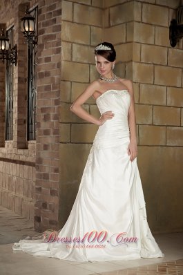 Pretty A-line Strapless Court Train Organza Appliques Wedding Dress