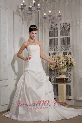 Elegant A-line Strapless Court Train Taffeta Appliques Wedding Dress