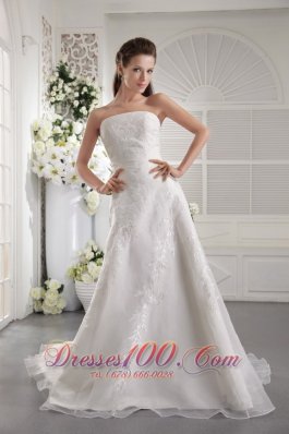 White A-Line / Princess Strapless Court Train Embroidery Organza Wedding Dress