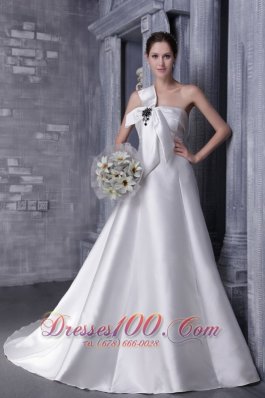 Gorgeous A-Line / Princess Srapless Chapel Train Satin Beading and Bowknot Wedding Dress