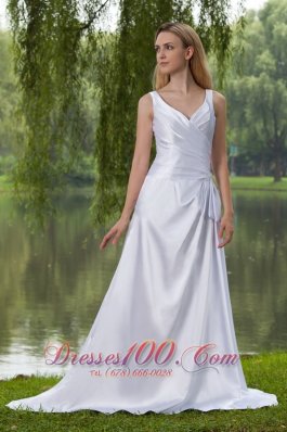 Elegant A-Line / Princess V-neck Conrt Train Taffeta Beading Wedding Dresss