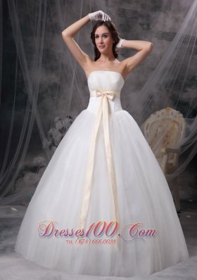 Wonderful A-line Strapless Floor-length Organza and Taffeta Bows Wedding Dress