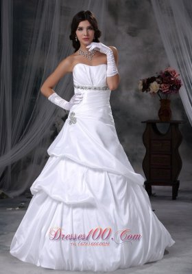 Beautiful A-line Strapless Floor-length Taffeta Beading Wedding Dress