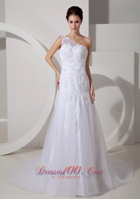 Lovely A-line One Shoulder Court Train Tulle Lace Wedding Dress