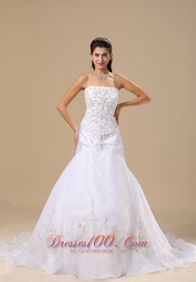 Embroidery Decorate Bodice A-line Organza and Taffeta Chapel Train Exclusive Style 2013 Wedding Dress