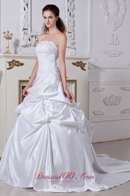 Elegant A-line / Princess Strapless Court Train Taffeta Embroidery Wedding Dress