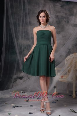 Cheap Simple Dark Green A-line Strapless Homecoming Dress Ruch Chiffon Knee-length