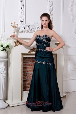 2013 Emerald Green Homecoming Dress Column / Sheath Sweetheart Ruch and Embroidery Floor-length Taffeta