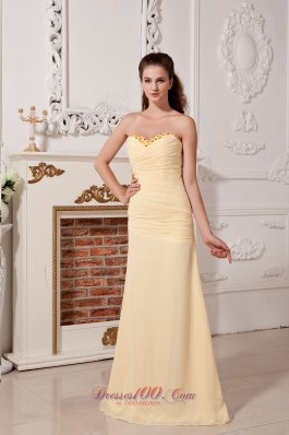 Plus Size Light Yellow Column / Sheath Sweetheart Ruch and Beading Prom Dress Floor-length Chiffon