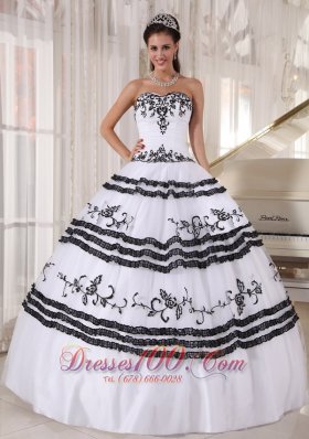 Discount Impression White and Black Quinceanera Dress Sweetheart Floor-length Tulle Embroidery Ball Gown