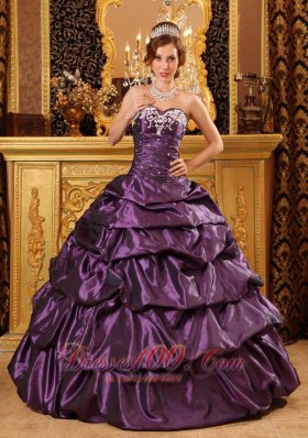 Fashionable Dark Purple Quinceanera Dress Sweetheart Taffeta Appliques Ball Gown Fashion