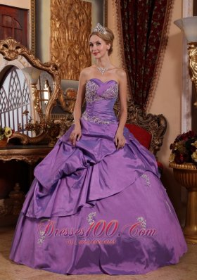 Puffy Brand New Lavender Sweet 16 Dress Sweetheart Taffeta Appliques Ball Gown