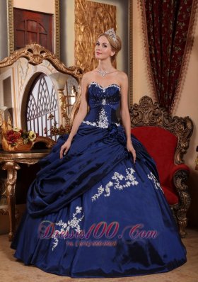 Puffy Modest Blue Quinceanera Dress Sweetheart Taffeta Appliques and Pick-ups Ball Gown