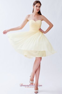 Light Yellow Empire Sweetheart Knee-length Chiffon Pleats Bridesmaid Dress  Dama Dresses