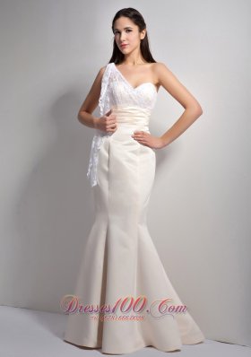 Fashion Classical Off White Mermaid One Shoulder Bridesmaid Dress Floor-length Satin and Lace