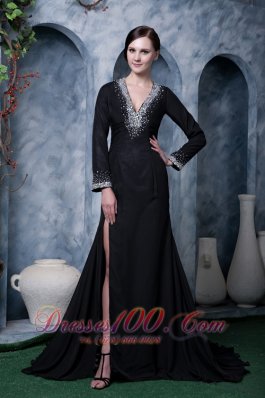 Formal Modest Black Mother Of The Bride Dress A-line V-neck Chiffon Beading Brush Train