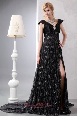 Celebrity Black A-line V-neck Chapel Train Lace Beading Prom Dress