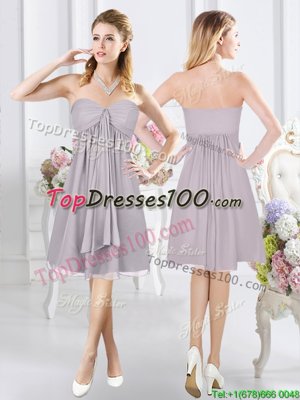 Comfortable Grey A-line Chiffon Sweetheart Sleeveless Ruching Knee Length Side Zipper Wedding Party Dress