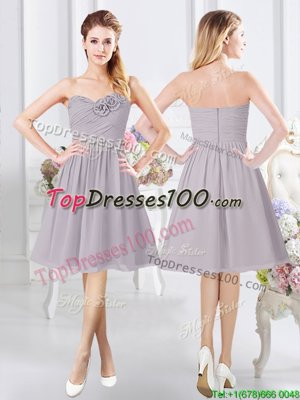Chiffon Sleeveless Knee Length Quinceanera Court of Honor Dress and Ruching and Hand Made Flower