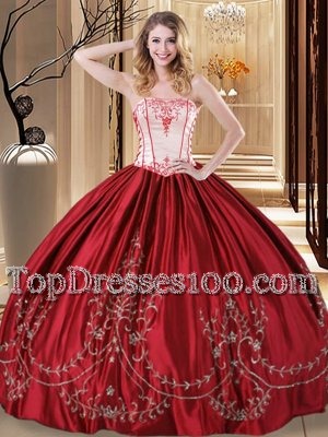 Elegant Sleeveless Floor Length Embroidery Lace Up Quinceanera Gowns with Wine Red