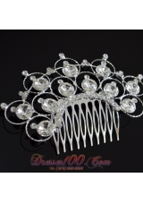 Luxurious Tiara With Delicate Rhinestones Adorned