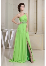 Spring Green Prom Dress With High Slit One Shoulder and Beading Ruch