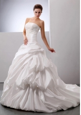 Luxurious Wedding Gowns With Pick-ups Appliques Decorate Bust For Wedding Party In 2013