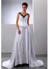 Embroidery A-Line / Princess V-Neck Wedding Dress Court Train Satin