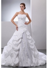 Pick-ups and Appliques A-Line / Princess Taffeta Chapel Train Strapless Wedding Dress