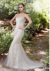 2015 Beautiful Lace Strapless Wedding Dress with Brush Train