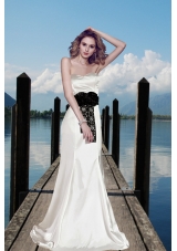 Simple Column Sweetheart Beading Wedding Dresses with Brush Train