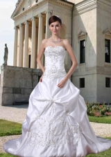 2014 White Strapless Princess Brush Train Wedding Dresses with Embroidery