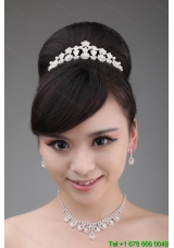 Lovely and Elegant Pearl Necklace and Crown