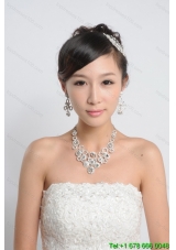 Pretty Women Jewelry Set Including Necklace Earrings in Silver