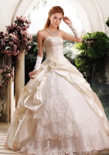 Fashionable Ball Gown Strapless Wedding Dresses with Appliques