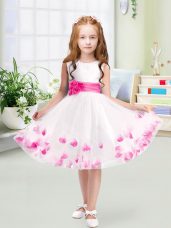 Delicate Knee Length White Flower Girl Dresses for Less Scoop Sleeveless Zipper