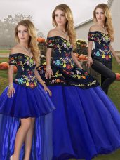 Classical Tulle Off The Shoulder Sleeveless Lace Up Embroidery Quinceanera Gowns in Royal Blue