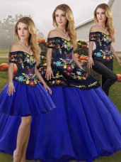 Off The Shoulder Sleeveless Tulle Quinceanera Dresses Embroidery Lace Up