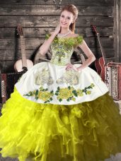 Hot Selling Off The Shoulder Sleeveless Quince Ball Gowns Floor Length Ruffles Olive Green Organza