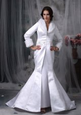 Beautiful Long Floor Length Winter Wedding Jacket Mermaid V-neck Satin