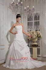 Elegant A-line Strapless Court Train Taffeta Appliques Wedding Dress