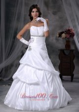 Beautiful A-line Strapless Floor-length Taffeta Beading Wedding Dress