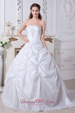 Beautiful A-line Strapless Embroidery Wedding Dress Court Train Taffeta