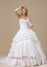 Ball Gown Wedding Dress With Appliques Decorate Bust and Ruched Pick-ups